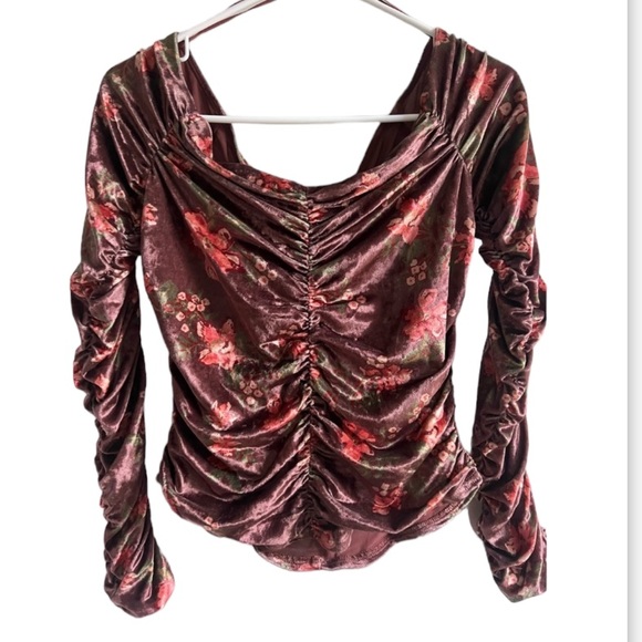 FREE PEOPLE REINA FLORAL OFF SHOULDER LONG SLEEVE FLORAL VELVET TOP SIZE MEDIUM - Picture 3 of 5
